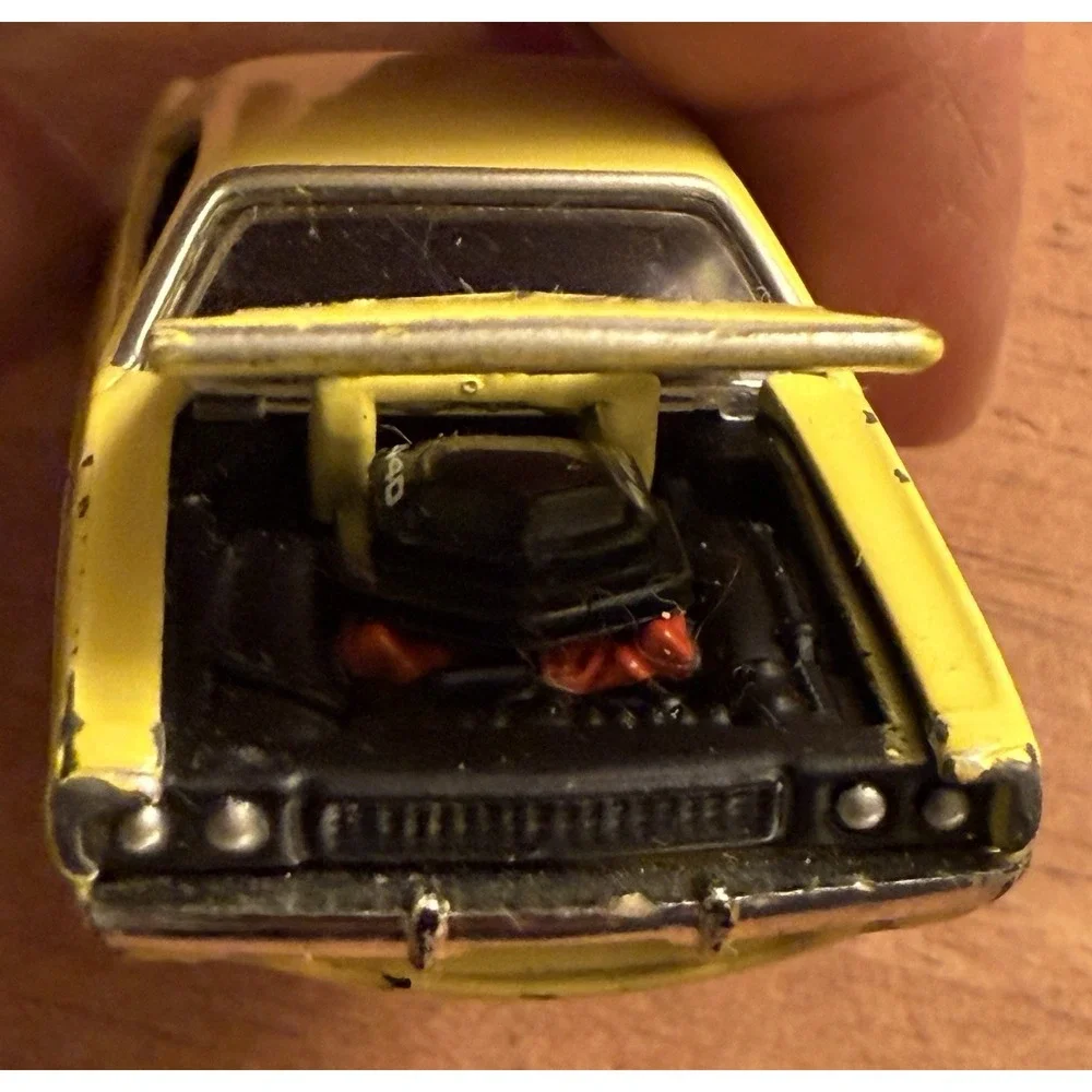 Hot Wheels 1970 Dodge Challenger R/T -Real Riders 1:64 Diecast Missing‎ Tire
